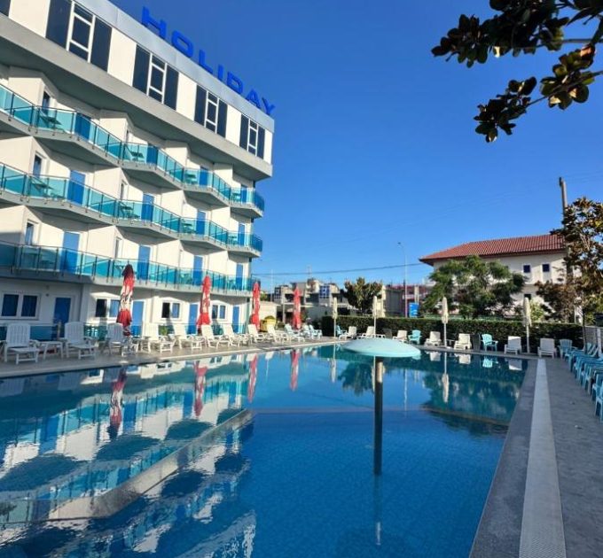 HOTEL HOLIDAY