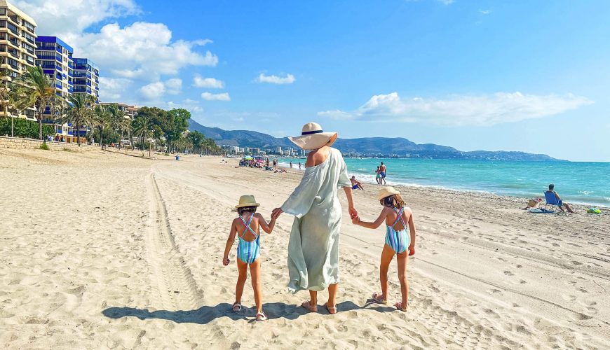 Po afron vikendi, dhe Sharr Travel po të kujton që Shqipëria… është veç një rezervim larg!☀️