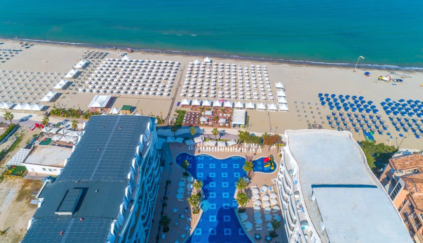 Kosovarët: Masivisht drejt bregdetit shqiptar!