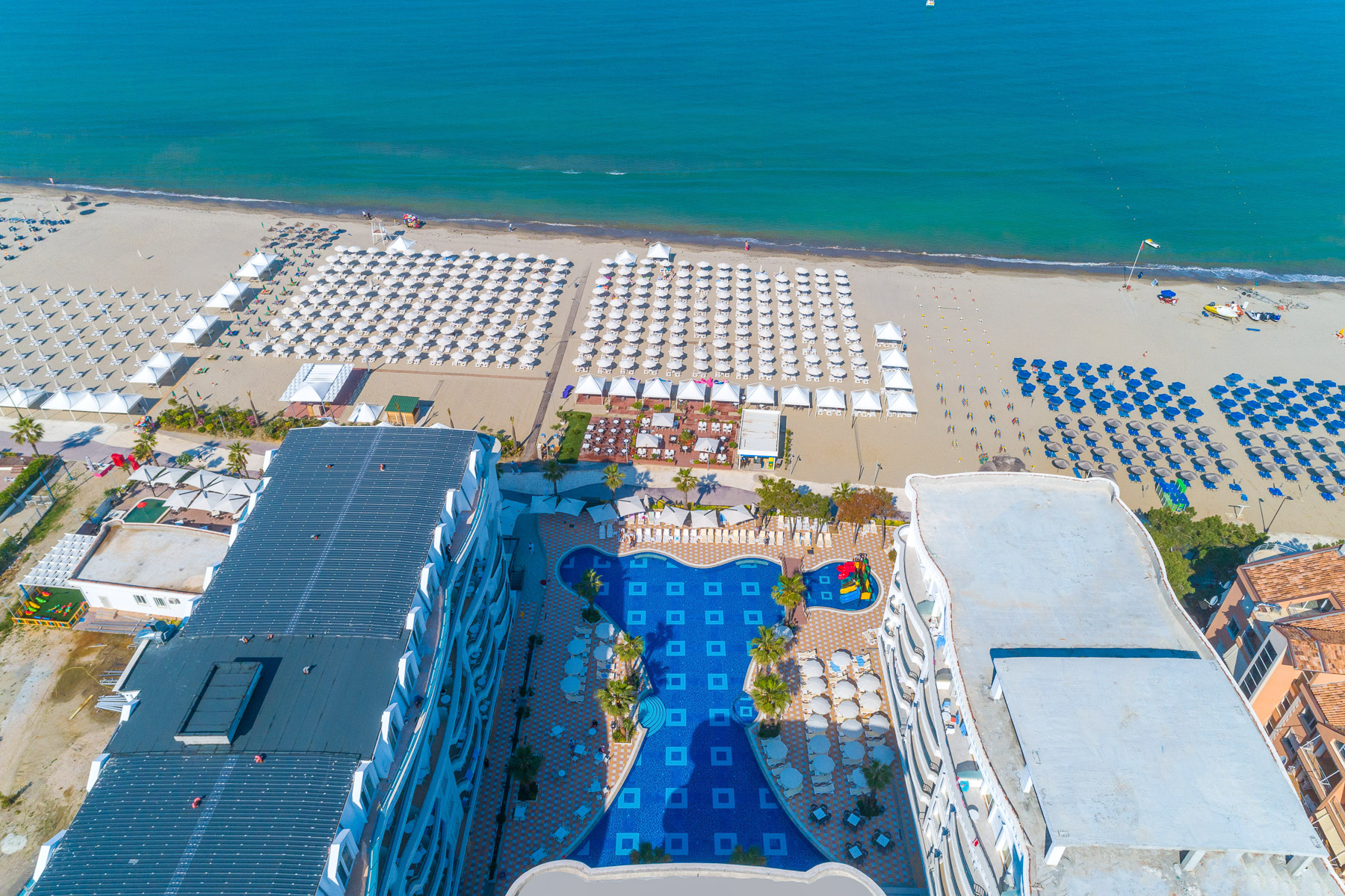 Kosovarët: Masivisht drejt bregdetit shqiptar!