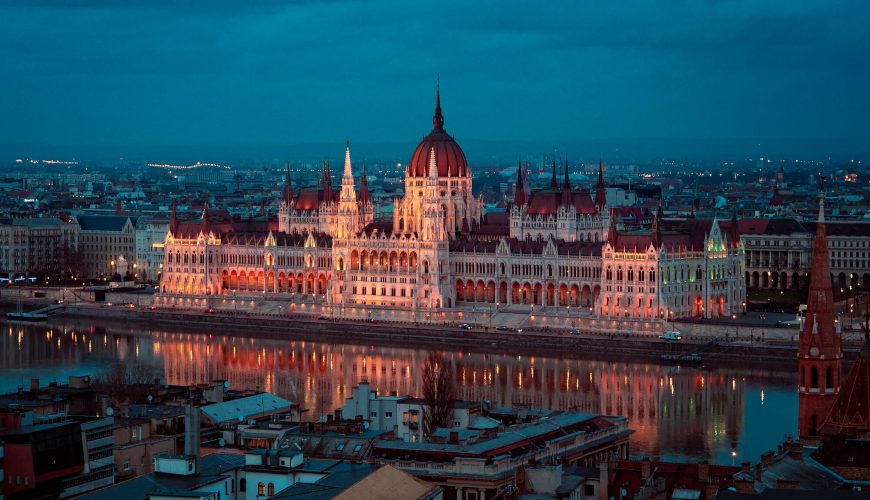 Zbuloni Magjinë e Budapestit me Sharr Travel