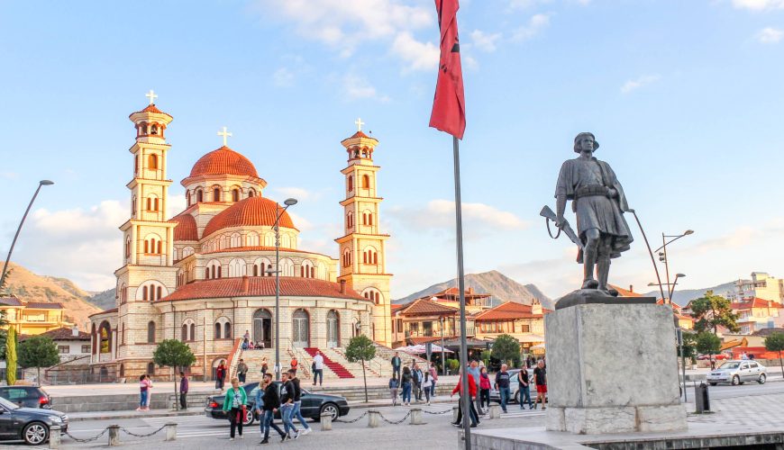 Koha ideale me vizitu Korçën