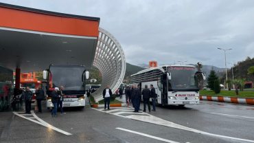 Qindra udhëtarë u nisën sot drejt Tiranës – Liria ka emër, drejtësi për çlirimtarët! 🇽🇰🇦🇱