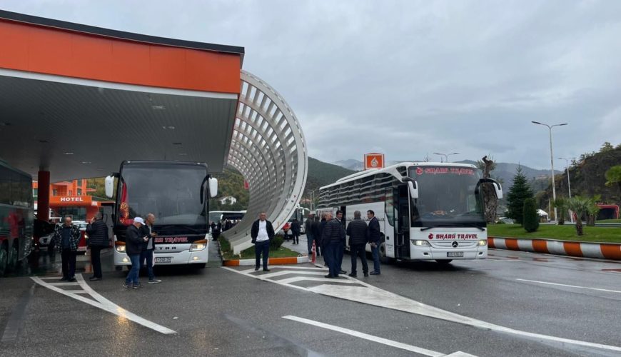 Qindra udhëtarë u nisën sot drejt Tiranës – Liria ka emër, drejtësi për çlirimtarët! 🇽🇰🇦🇱